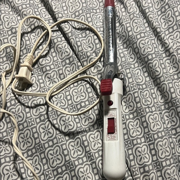 Vidal Sassoon Accessories - Red and White Hair Curling Iron